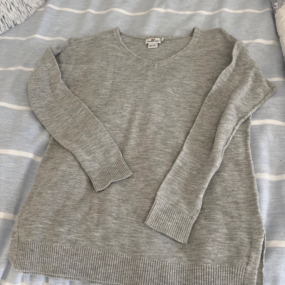 Woman’s vineyard vines size XS gray sweater